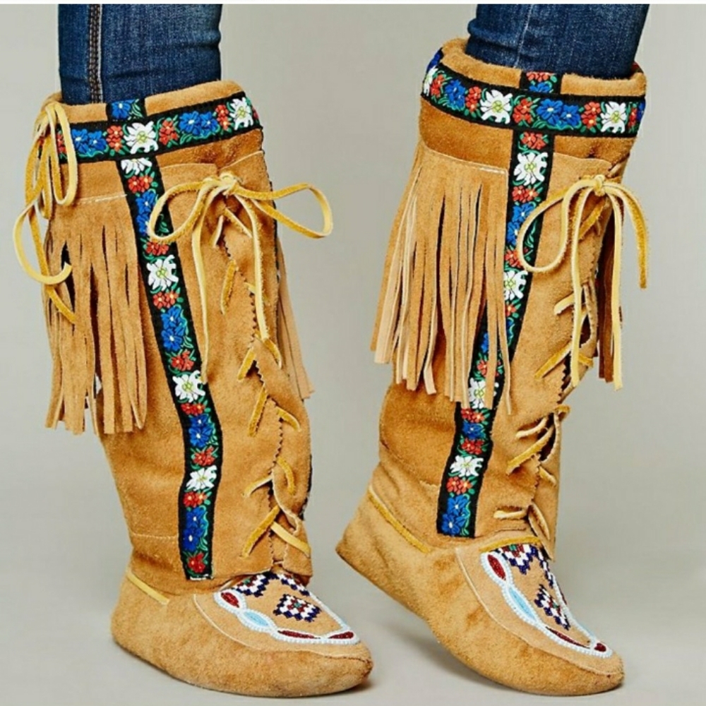 ISO!!!! Manitobah Annie McKay Mukluks - Picture 4 of 4